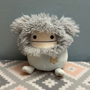 Evita Gray Winter Big Foot Squishmallows 8 Inch